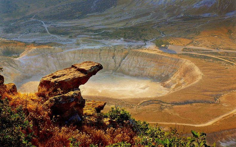 NYSIROS-VOLCANOGettyImages-127745907.jpg
